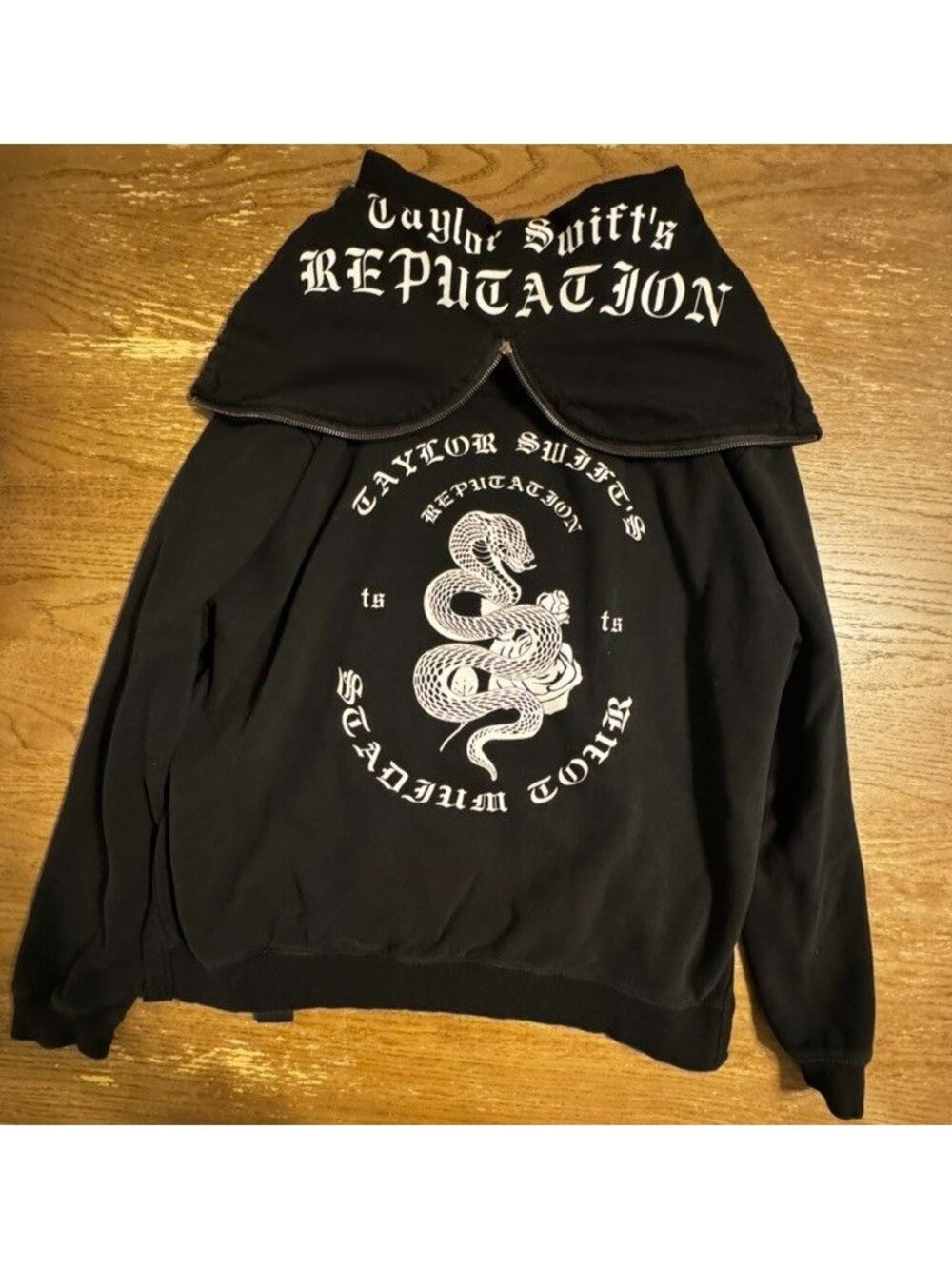 Taylor Swift Reputation Stadium Tour Zip Hoodie Size Small Black Keychain Zip
